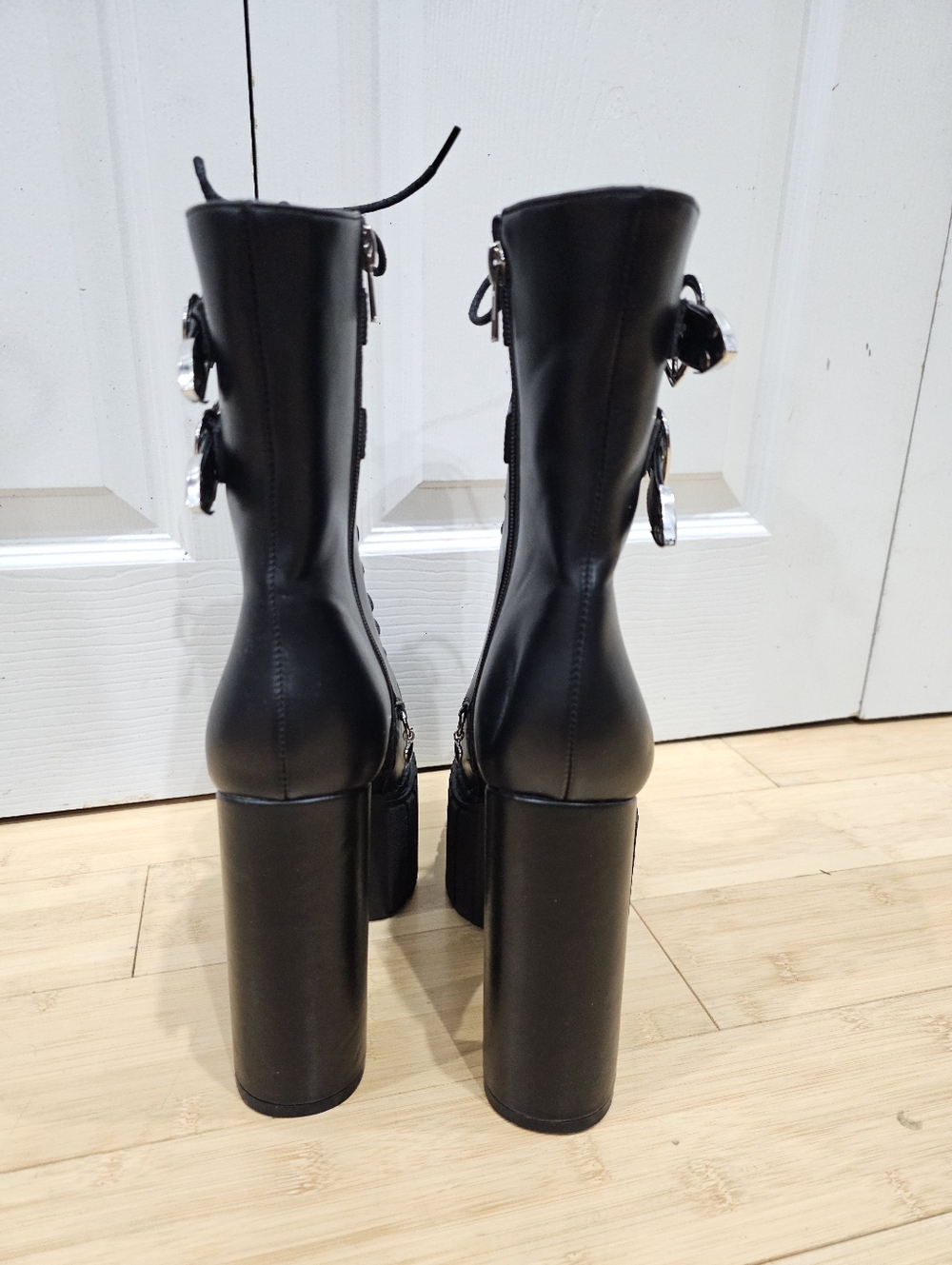 Dolls Kill Lamoda Black Queen’s Speech Platform Heart Lace Up Buckle Boots 9 - Picture 9 of 15